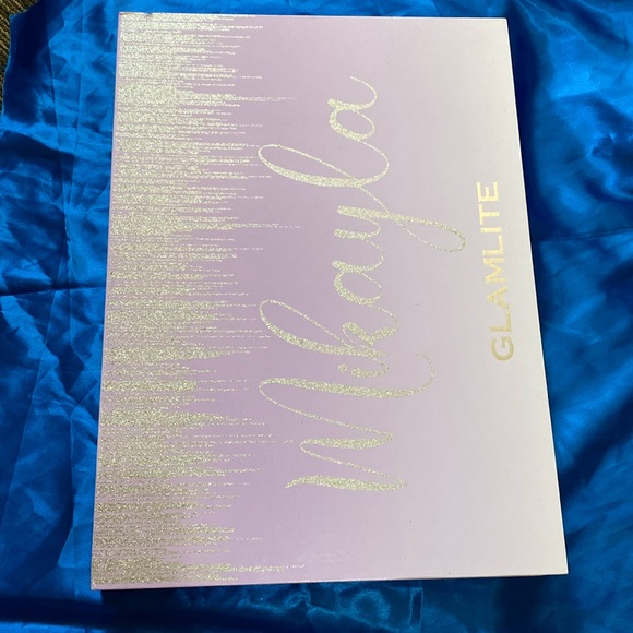 Mikayla Glamlite Make Up and Lashes Set - Picture 14 of 16